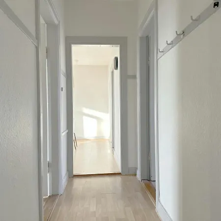 Spacious For 6 شقة فريكشهاون